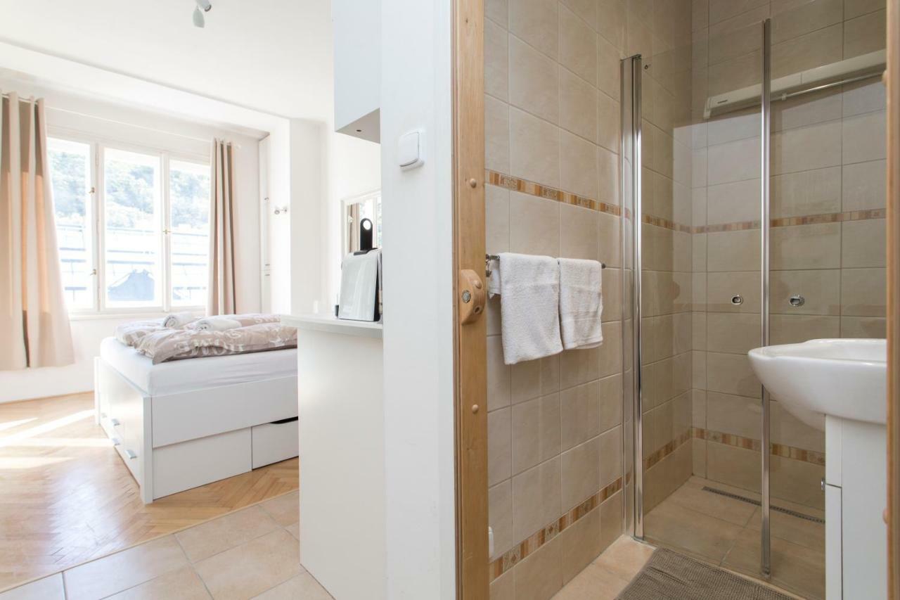 Cozy Studio With Parking Near City Center Prague Ngoại thất bức ảnh