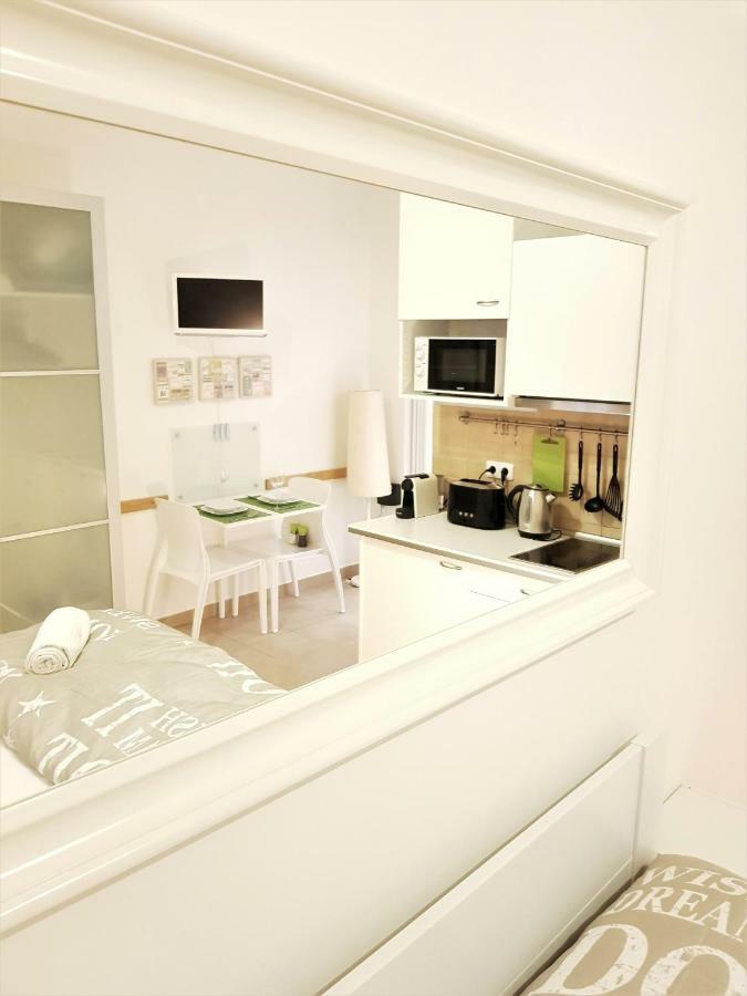 Cozy Studio With Parking Near City Center Prague Ngoại thất bức ảnh