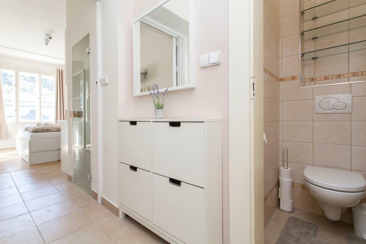 Cozy Studio With Parking Near City Center Prague Ngoại thất bức ảnh