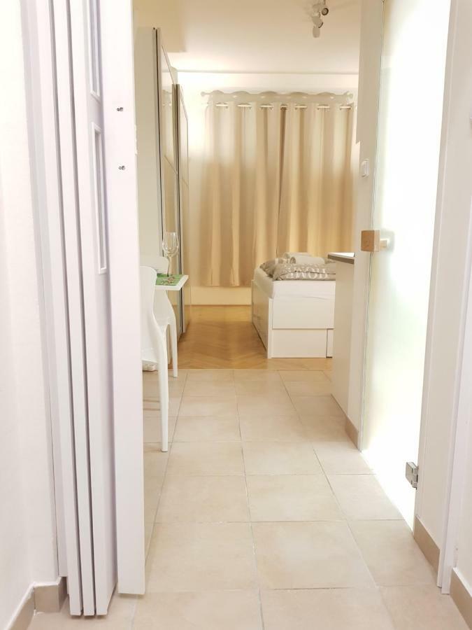 Cozy Studio With Parking Near City Center Prague Ngoại thất bức ảnh