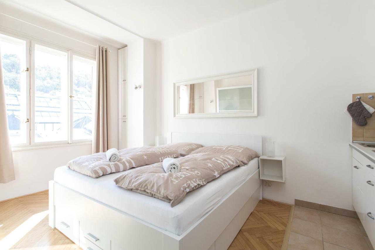 Cozy Studio With Parking Near City Center Prague Ngoại thất bức ảnh