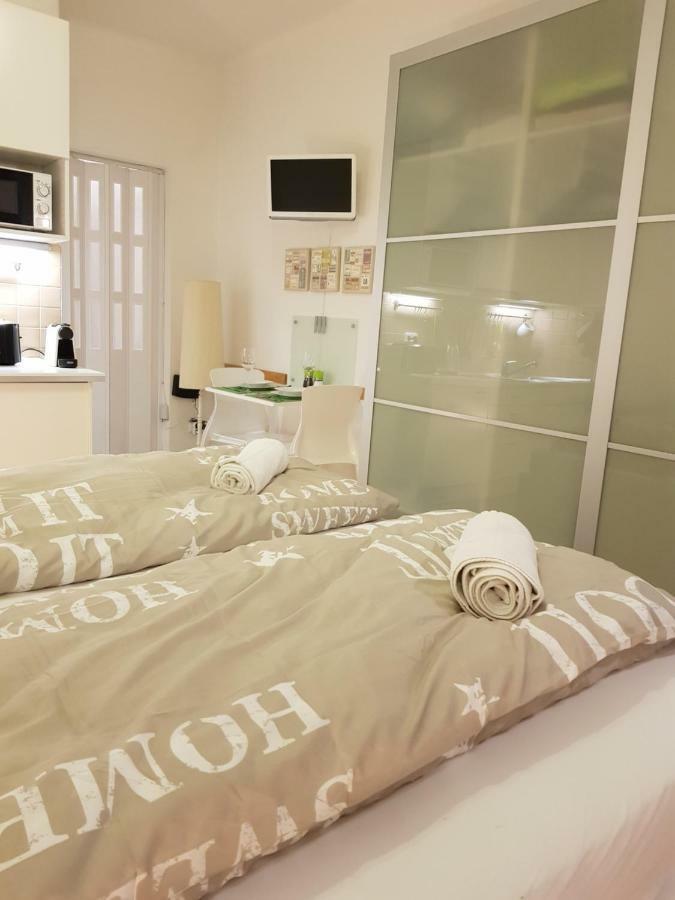 Cozy Studio With Parking Near City Center Prague Ngoại thất bức ảnh
