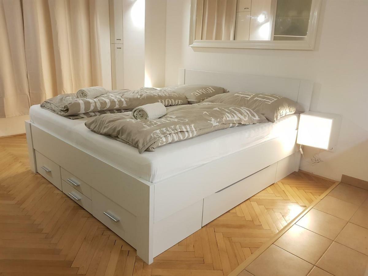 Cozy Studio With Parking Near City Center Prague Ngoại thất bức ảnh